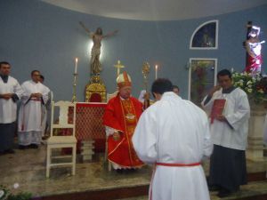 DIOCESE DE CAMPOS – Bispo institui acólitos na Festa de São Sebastião em Aperibé