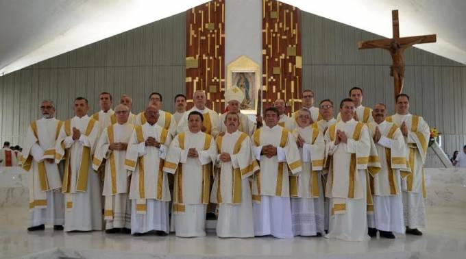 Obispo de Culiacán (México)  ordena 15 diáconos permanentes y explica su misión en la Iglesia