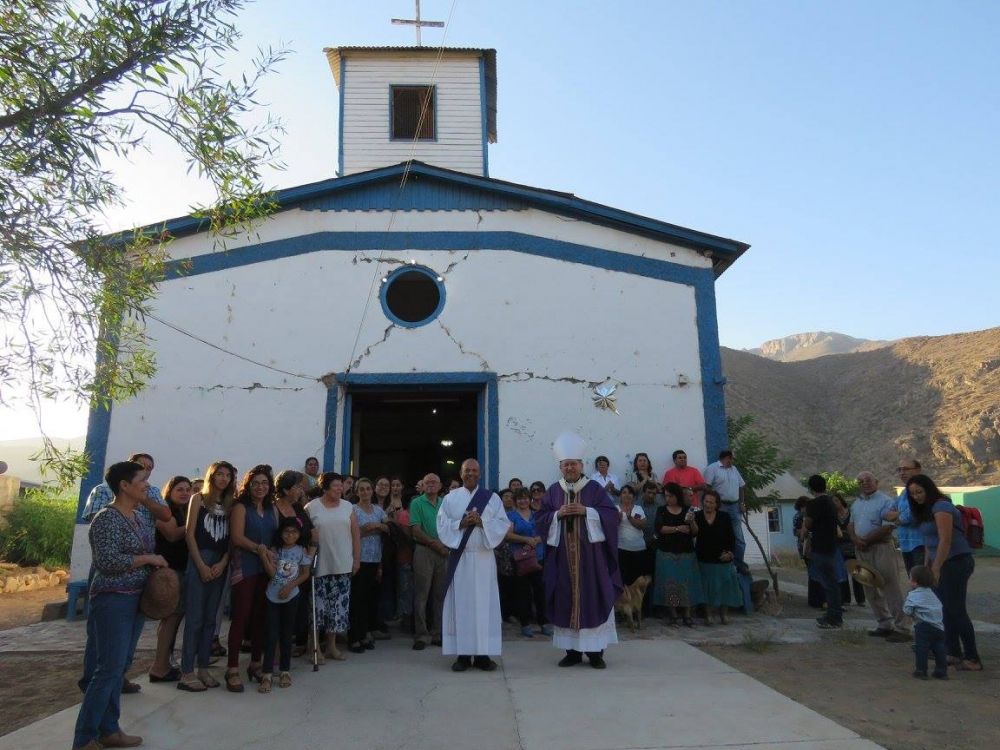 Diácono  Elbert Muñoz, administrador pastoral de la parroquia “Ntra. Sra. del Carmen” de Hurtado (Chile) recibe la visita del arzobispo diocesano