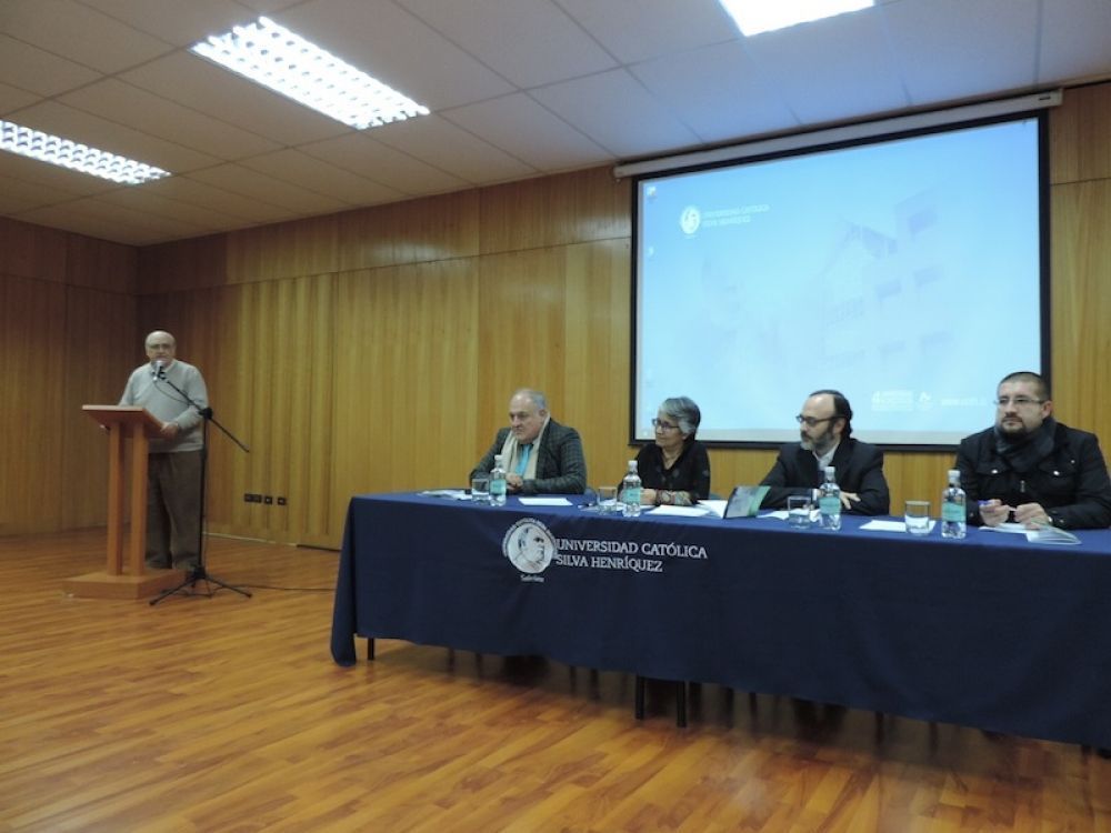 El diácono y periodista Enrique Palet convocó a la solidaridad en el seminario "El sueño de Chile del Cardenal Silva Henríquez"
