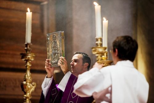Diácono Pedro Moutinho, Diretor do Serviço Diocesano de Acólitos (Lisboa, Portugal):  “Praticar na vida aquilo que exerce no serviço do Altar”
