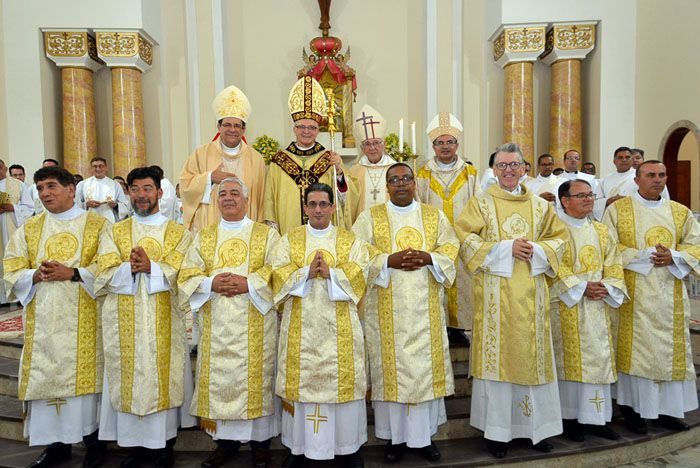 8 diáconos são ordenados na Diocese de Mogi das Cruzes, Brasil