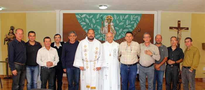Candidatos ao diaconato da Diocese de Amparo Estivarem em retiro