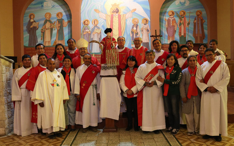 Arquidiócesis de Cochabamba -Bolivia-: Diáconos permanentes, junto a sus esposas, celebraron su fiesta Patronal