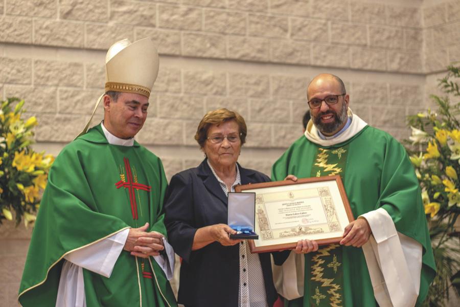 María Calero, viuda del diácono permanente Fabián García,  Medalla Pro Ecclesia Malacitana en España