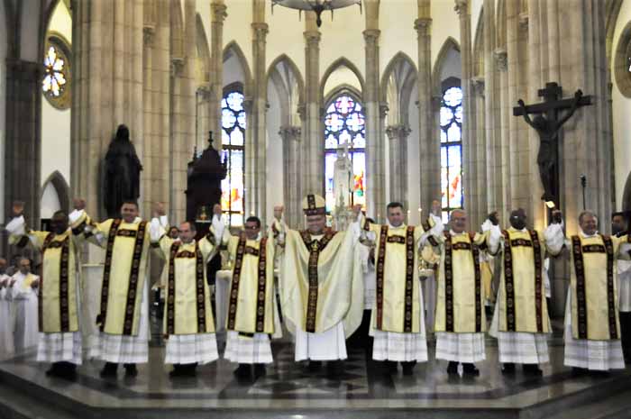 Diocese de Petrópolis, Brasil, ordena 8 diáconos permanentes
