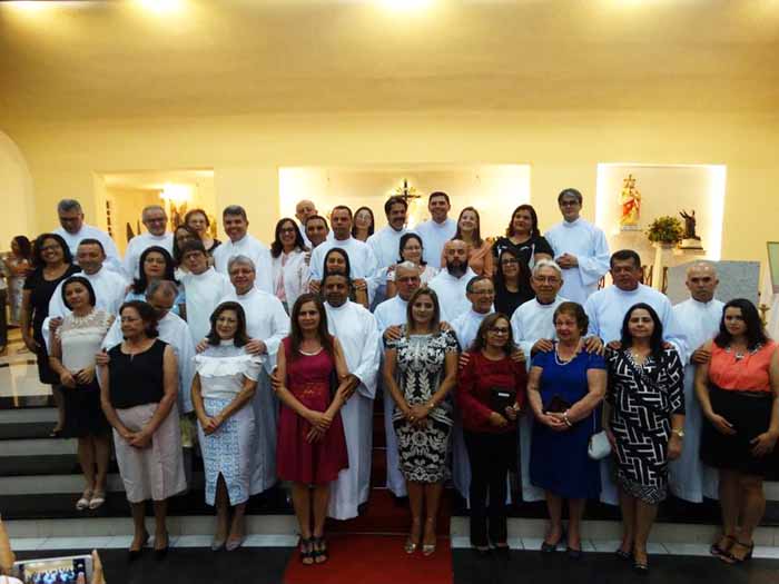Aspirantes da Diocese de Campina Grande, PB, Brasil, são instituídos Leitores e Acólitos