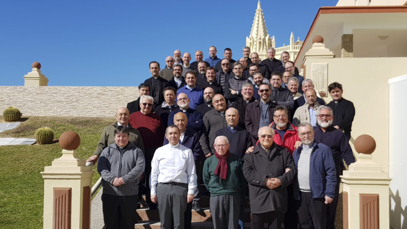 Archidiócesis de Sevilla, España Medio centenar de sacerdotes y diáconos permanentes participan en los Ejercicios Espirituales en Chipiona