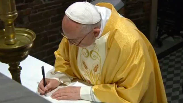El Papa firma en Loreto la Exhortación Apostólica del Sínodo sobre los jóvenes
