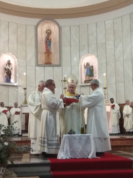 Renovación de las promesas diaconales en la misa Crismal de la diócesis de Melo, Uruguay
