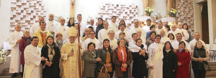 Los diáconos permanentes de Chile toman la catedral con sus esposas