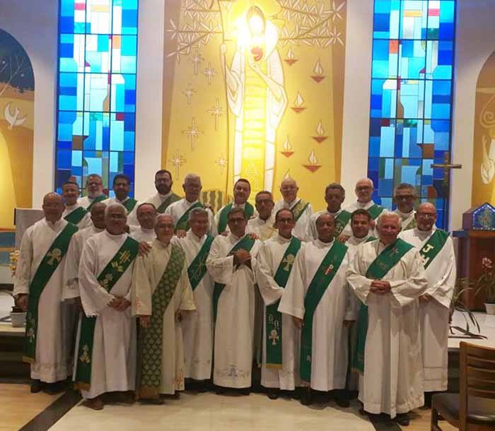 Diocese de Lorena, SP Brasil: Padre Guilermo assessorou o Retiro dos Diáconos