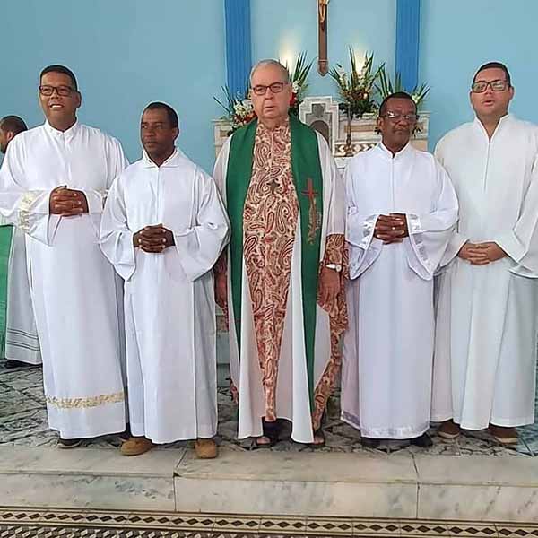 Candidatos ao Diaconado Permanente recebem o Ministério de Leitor na Diocese de Ilhéus, Brasil