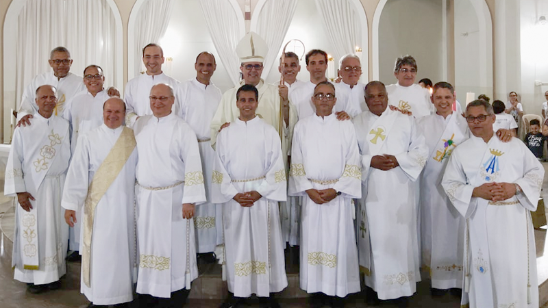 Diocese de Itabira-Fabriciano: Recepção do Ministério de Acólito aos candidatos ao Diaconado Permanente