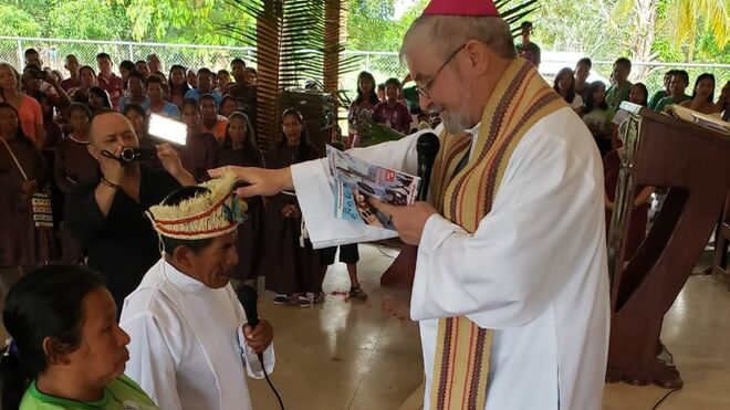 Diócesis de Alto Solimões, Amazonas, Brazil: Monseñor Adolfo Zon ordena al primer diácono permanente del pueblo tikuna