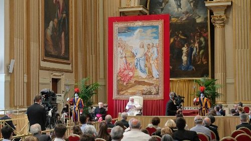 El Papa: Diáconos no sean «medio sacerdotes» o «monaguillos de lujo» sino siervos humildes