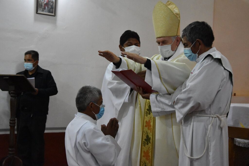 Sucre, Bolivia: Después de 37 años de catequista se ordena un Diácono Permanente en San Lucas