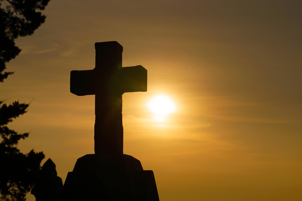 cross, sunset, silhouette, god, religion, christianity, religious, christian, spirituality, faith, belief, christ, hope, prayer, spiritual, worship, pray, sunlight, love, catholicism, church, forgiveness, nature, salvation, sunrise, symbol